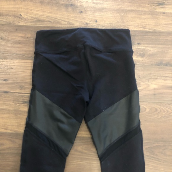 ALO yoga Leggings - Picture 11 of 11